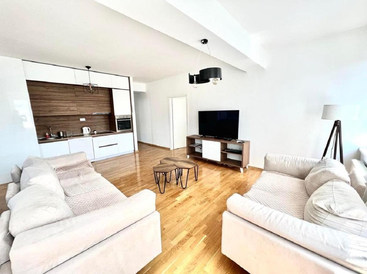 High-End Spacious Apartment Next To City Mall Skopje Exterior photo