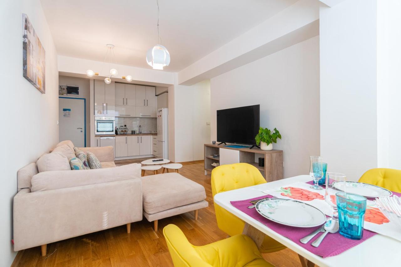 High-End Spacious Apartment Next To City Mall Skopje Exterior photo