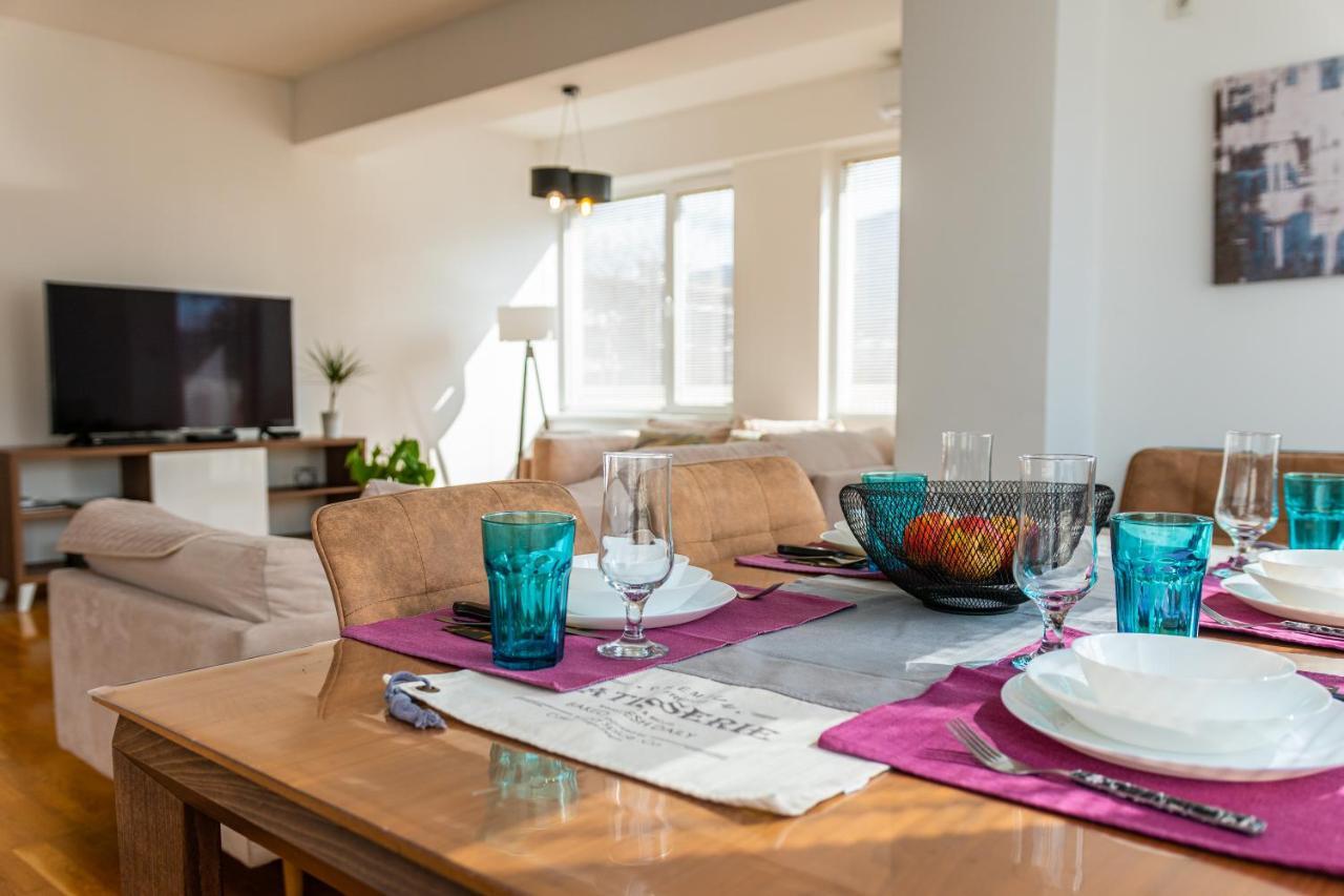 High-End Spacious Apartment Next To City Mall Skopje Exterior photo