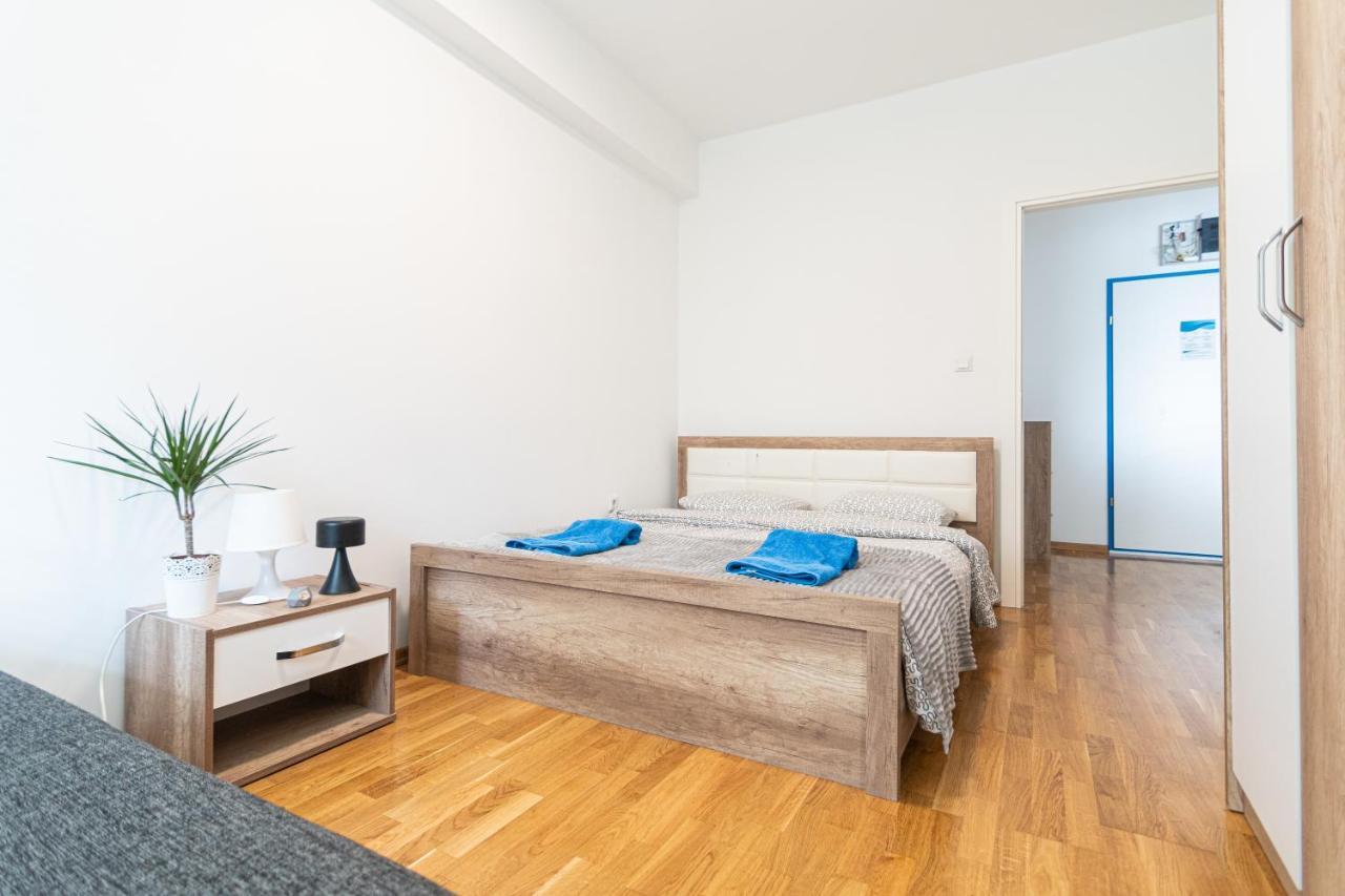 High-End Spacious Apartment Next To City Mall Skopje Exterior photo