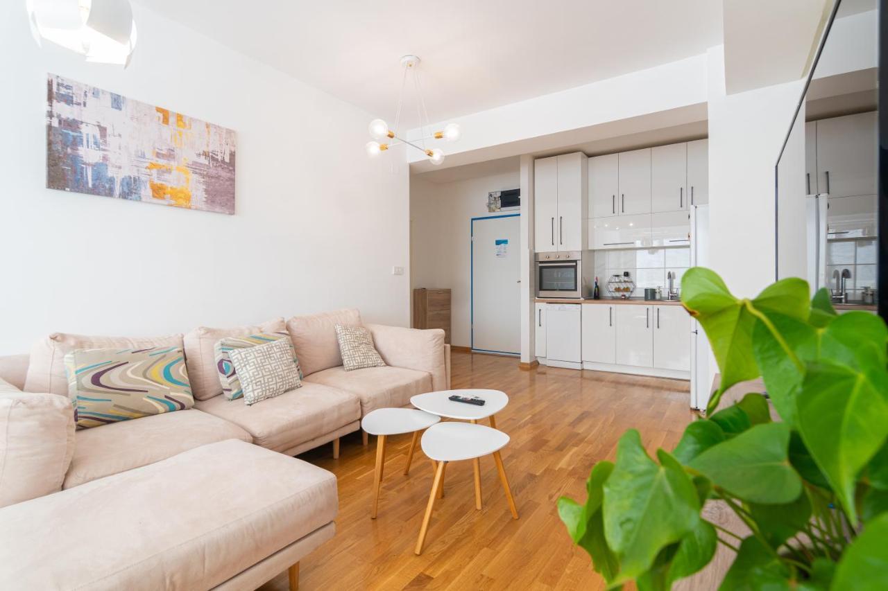 High-End Spacious Apartment Next To City Mall Skopje Exterior photo
