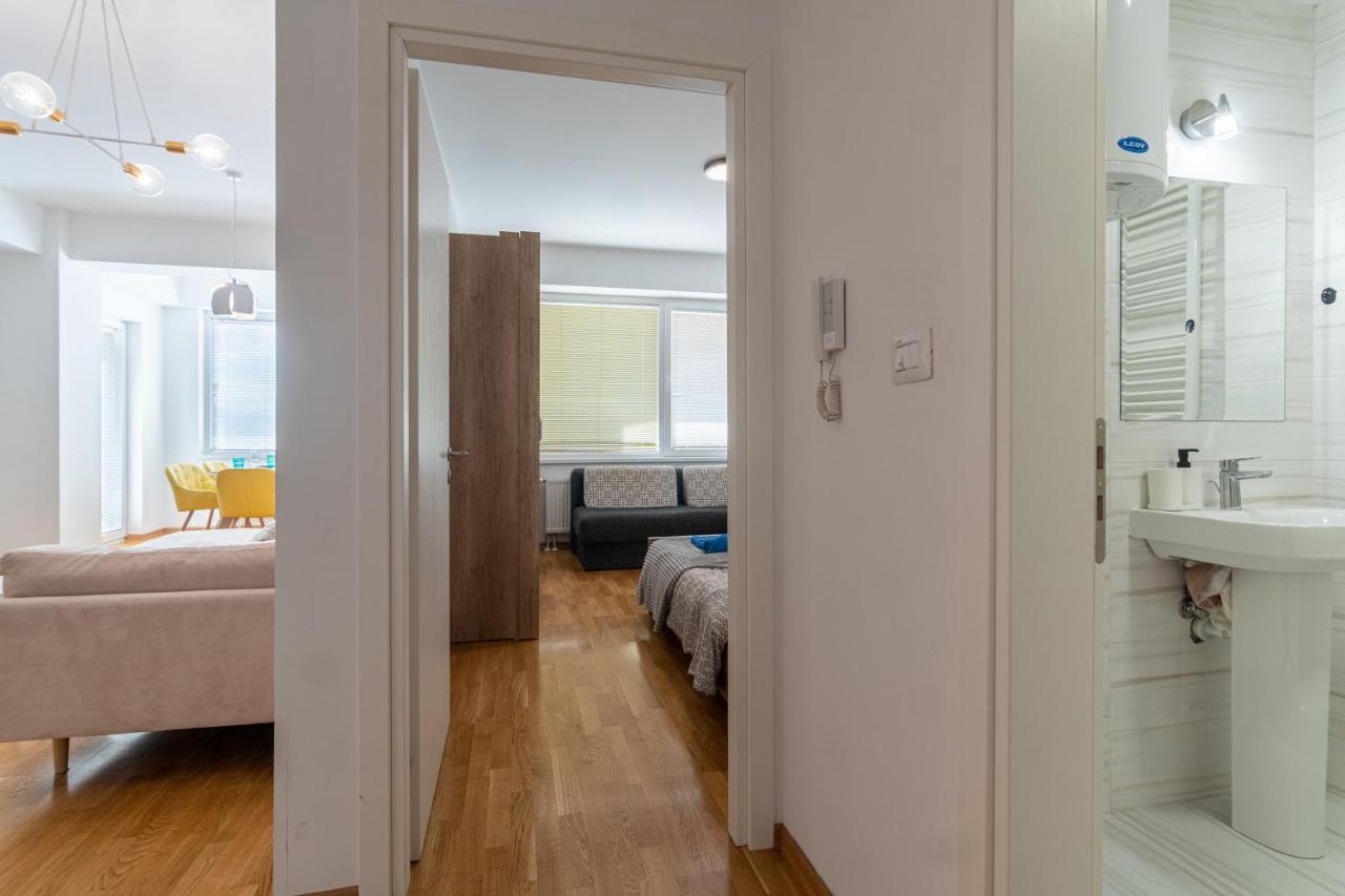 High-End Spacious Apartment Next To City Mall Skopje Exterior photo